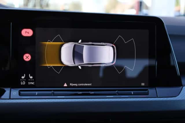 Volkswagen Golf (2021) thumbnail 33
