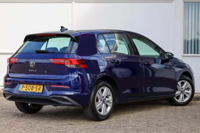 Volkswagen Golf (2022) thumbnail 2