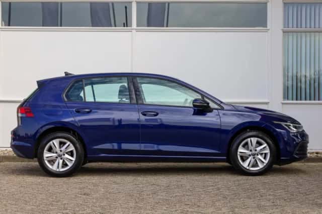 Volkswagen Golf (2022) thumbnail 3