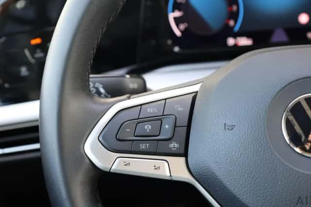 Volkswagen Golf (2022) thumbnail 23