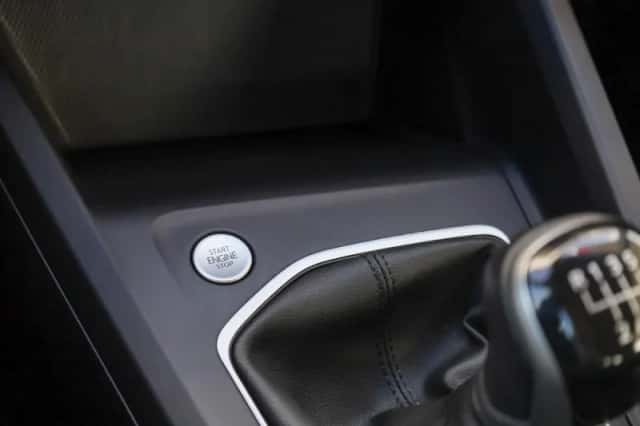 Volkswagen Golf (2022) thumbnail 30