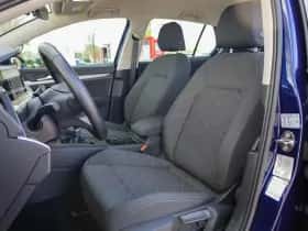 Volkswagen Golf (2022) thumbnail 4