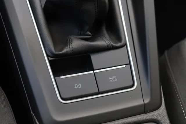 Volkswagen Golf (2022) thumbnail 31