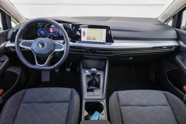 Volkswagen Golf (2022) thumbnail 5