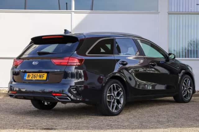 Kia Ceed Sportswagon (2021) thumbnail 2