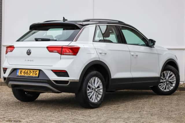 Volkswagen T-Roc (2021) thumbnail 2