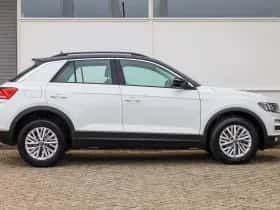 Volkswagen T-Roc (2021) thumbnail 3