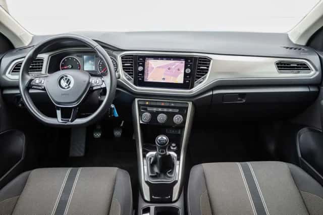 Volkswagen T-Roc (2021) thumbnail 5