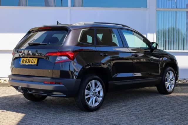 Škoda Karoq (2021) thumbnail 2