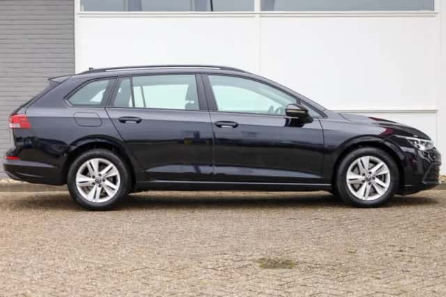 Volkswagen Golf (2022) thumbnail 3