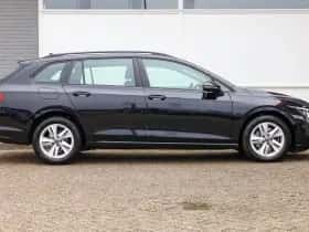 Volkswagen Golf (2022) thumbnail 3