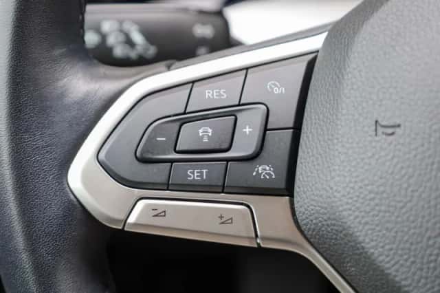 Volkswagen Golf (2022) thumbnail 23