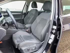 Volkswagen Golf (2022) thumbnail 4