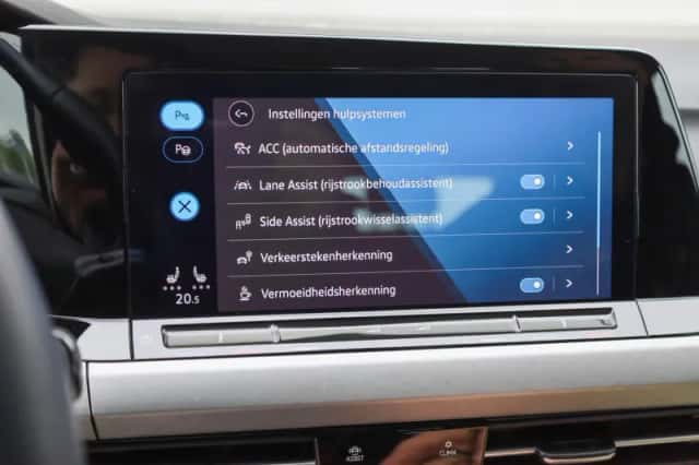 Volkswagen Golf (2022) thumbnail 39
