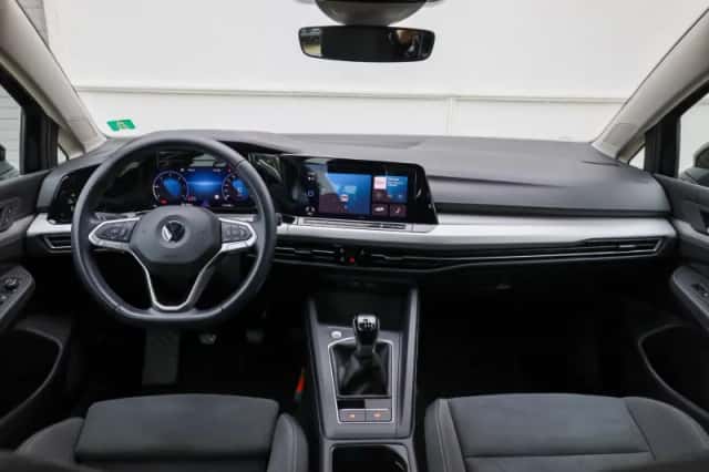 Volkswagen Golf (2022) thumbnail 5