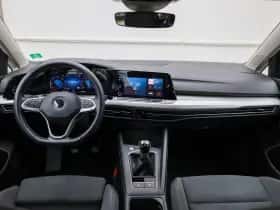 Volkswagen Golf (2022) thumbnail 5