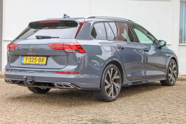 Volkswagen Golf (2023) thumbnail 2