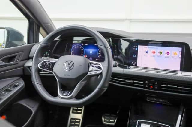 Volkswagen Golf (2023) thumbnail 23