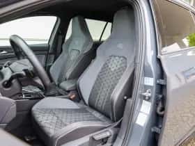 Volkswagen Golf (2023) thumbnail 4