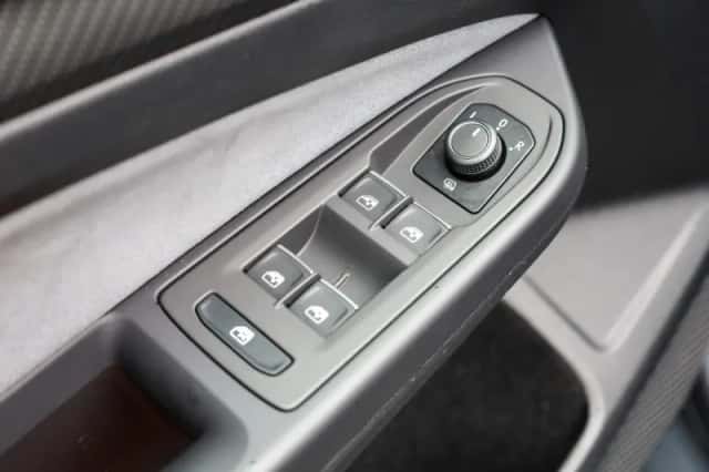 Volkswagen Golf (2023) thumbnail 34