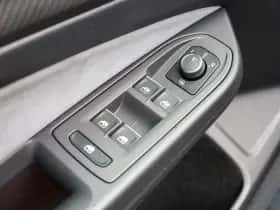 Volkswagen Golf (2023) thumbnail 34