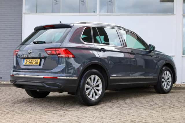 Volkswagen Tiguan (2022) thumbnail 2