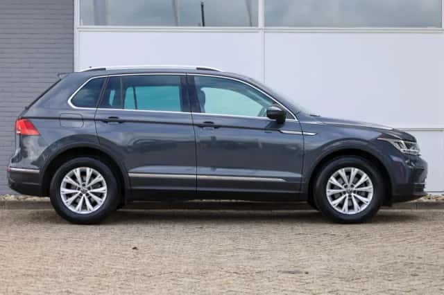 Volkswagen Tiguan (2022) thumbnail 3