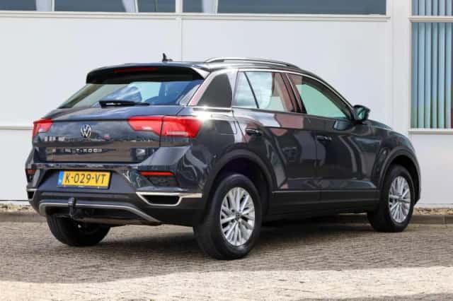 Volkswagen T-Roc (2021) thumbnail 2