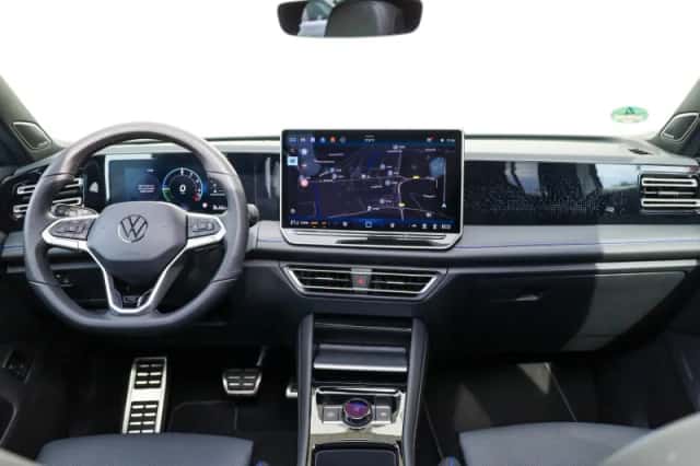 Volkswagen Tiguan (2025) thumbnail 5