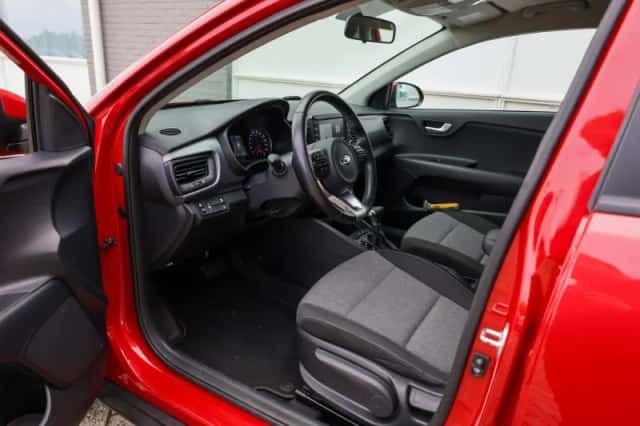 Kia Stonic (2019) thumbnail 17