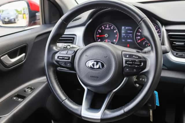 Kia Stonic (2019) thumbnail 18