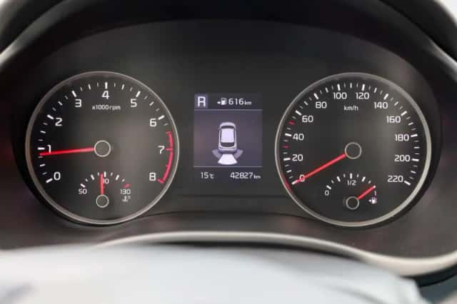 Kia Stonic (2019) thumbnail 19