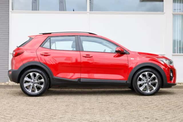 Kia Stonic (2019) thumbnail 3