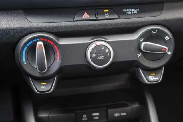 Kia Stonic (2019) thumbnail 26