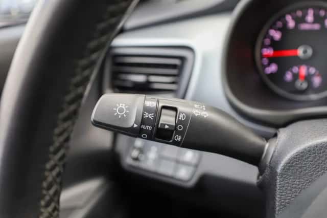 Kia Stonic (2019) thumbnail 31