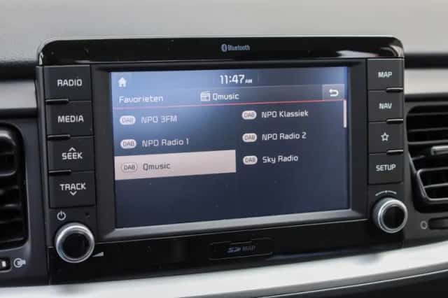 Kia Stonic (2019) thumbnail 32