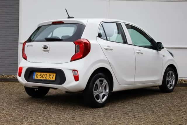 Kia Picanto (2021) thumbnail 2