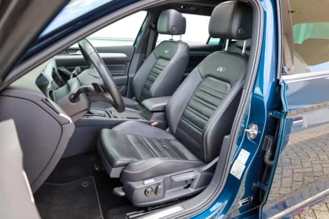 Volkswagen Passat (2021) thumbnail 4