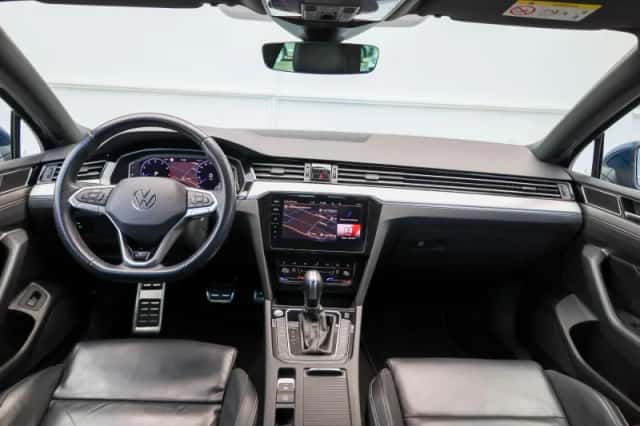 Volkswagen Passat (2021) thumbnail 5