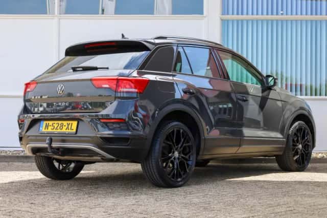 Volkswagen T-Roc (2022) thumbnail 2