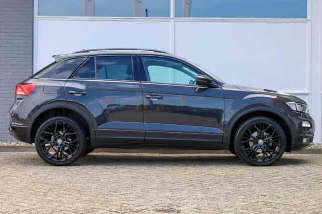 Volkswagen T-Roc (2022) thumbnail 3