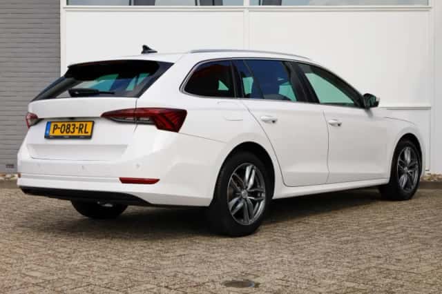 Škoda Octavia (2022) thumbnail 2