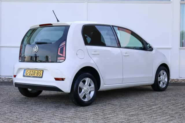 Volkswagen Up! (2019) thumbnail 2