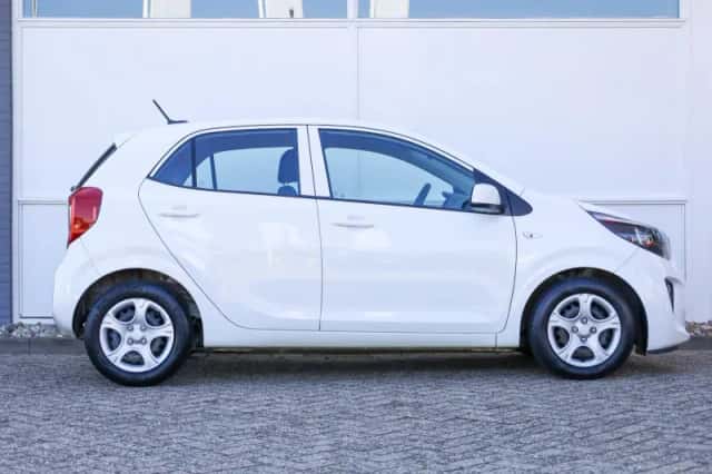 Kia Picanto (2021) thumbnail 3