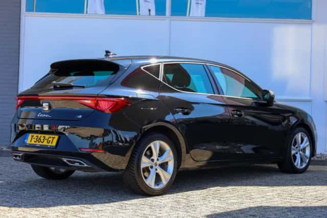 SEAT Leon (2023) thumbnail 2