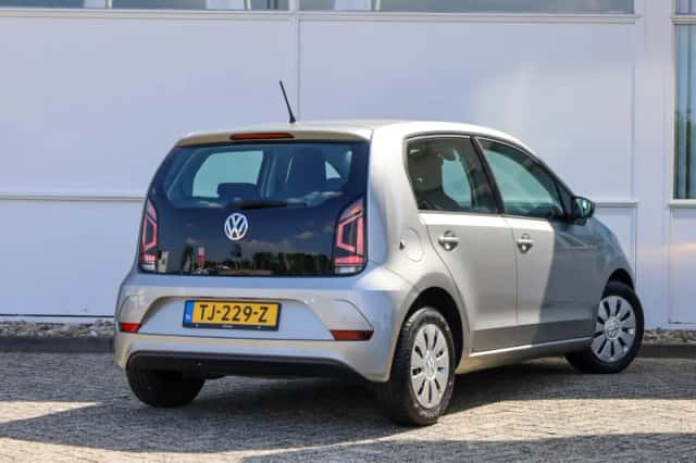 Volkswagen Up! (2018) thumbnail 2