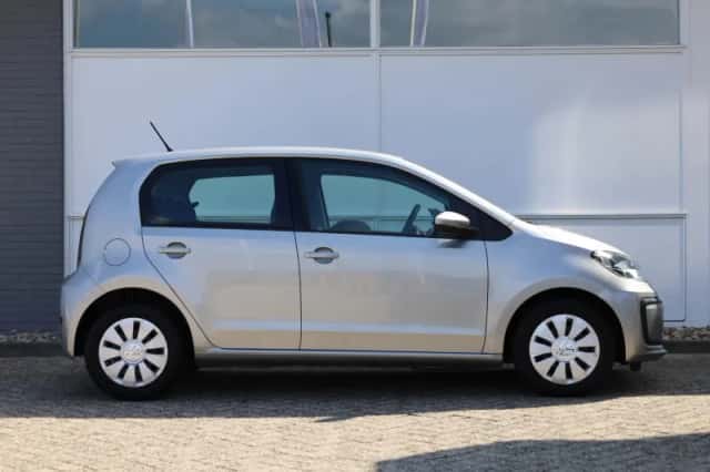 Volkswagen Up! (2018) thumbnail 3