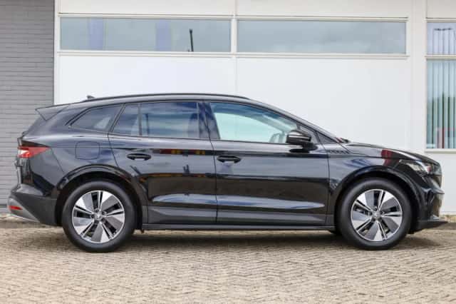 Škoda Enyaq (2022) thumbnail 3