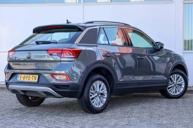 Volkswagen T-Roc (2023) thumbnail 2
