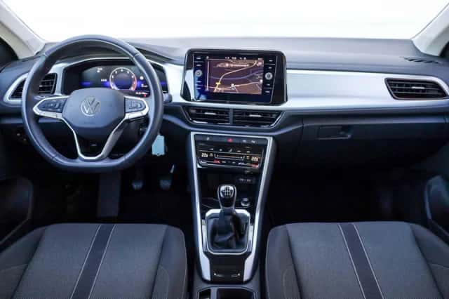 Volkswagen T-Roc (2023) thumbnail 5
